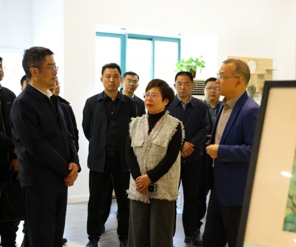 许小月市长一行莅临云顶集团官方网站丝绸调研指导  赋能老字号与丝绸产业高质量发展